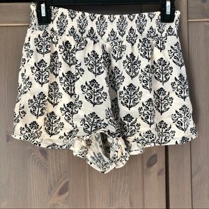 Pull-on White Patterned High Waist Shorts